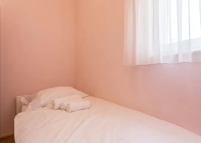 Lukic Apartment Split